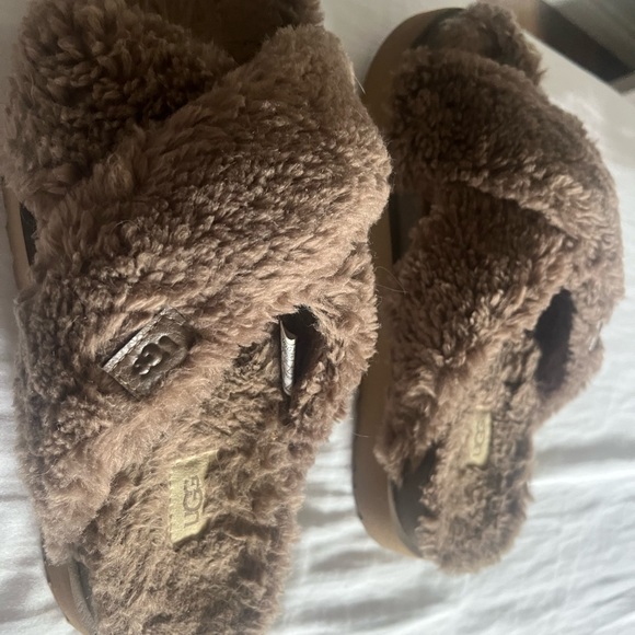 UGG Fuzz Sugar Cross Slide - Picture 9 of 11